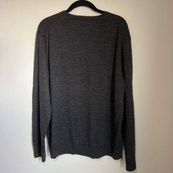 Gap Men's 100% Italian Merino Wool Sweater Charcoal Gray Tight Knit V-Neck Large - Picture 7 of 11